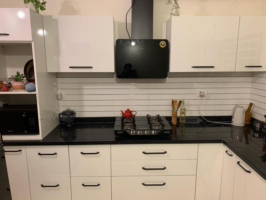 Furnished Villa Near Airport, Away From City 보팔 외부 사진